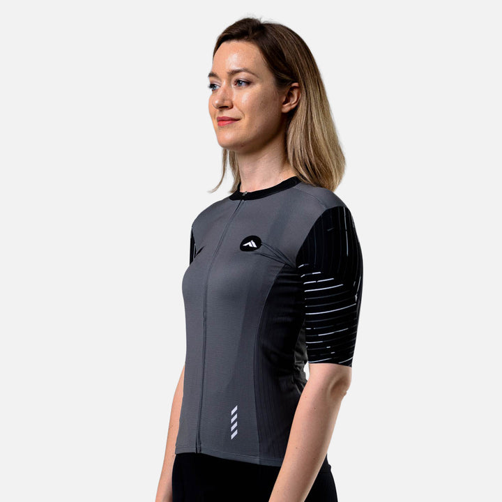 Ženski kolesarski dres Flow sivo-črn – pogled pod kotom